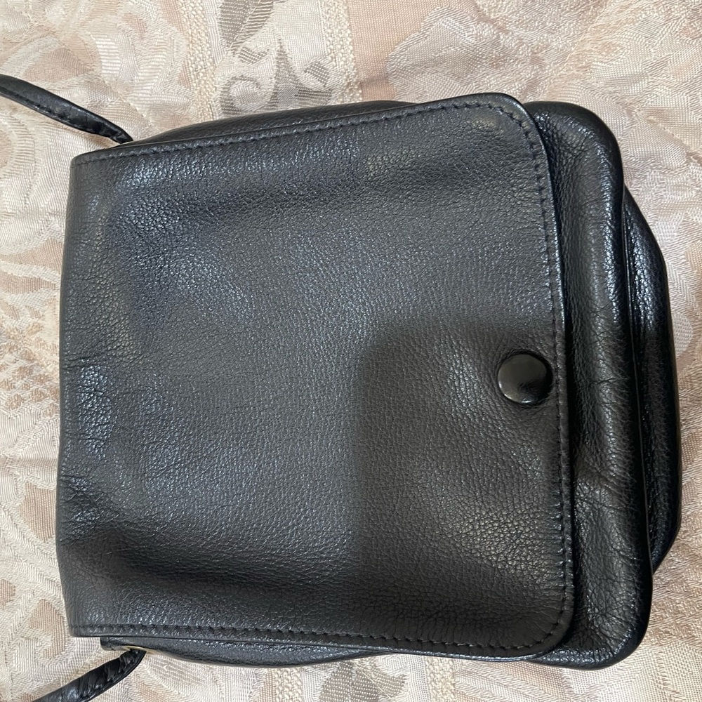 Elegant Black Leather Messenger Bag